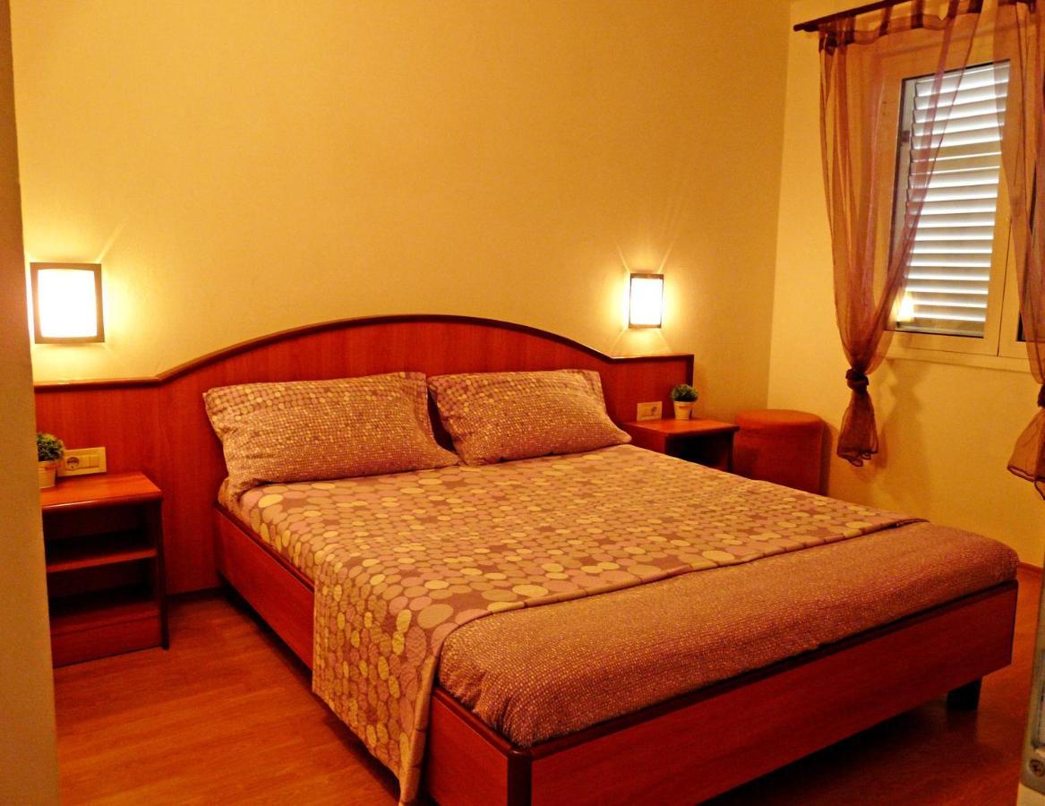 Apartments By The Sea Drvenik Donja Vala, Makarska - 6756 Ngoại thất bức ảnh